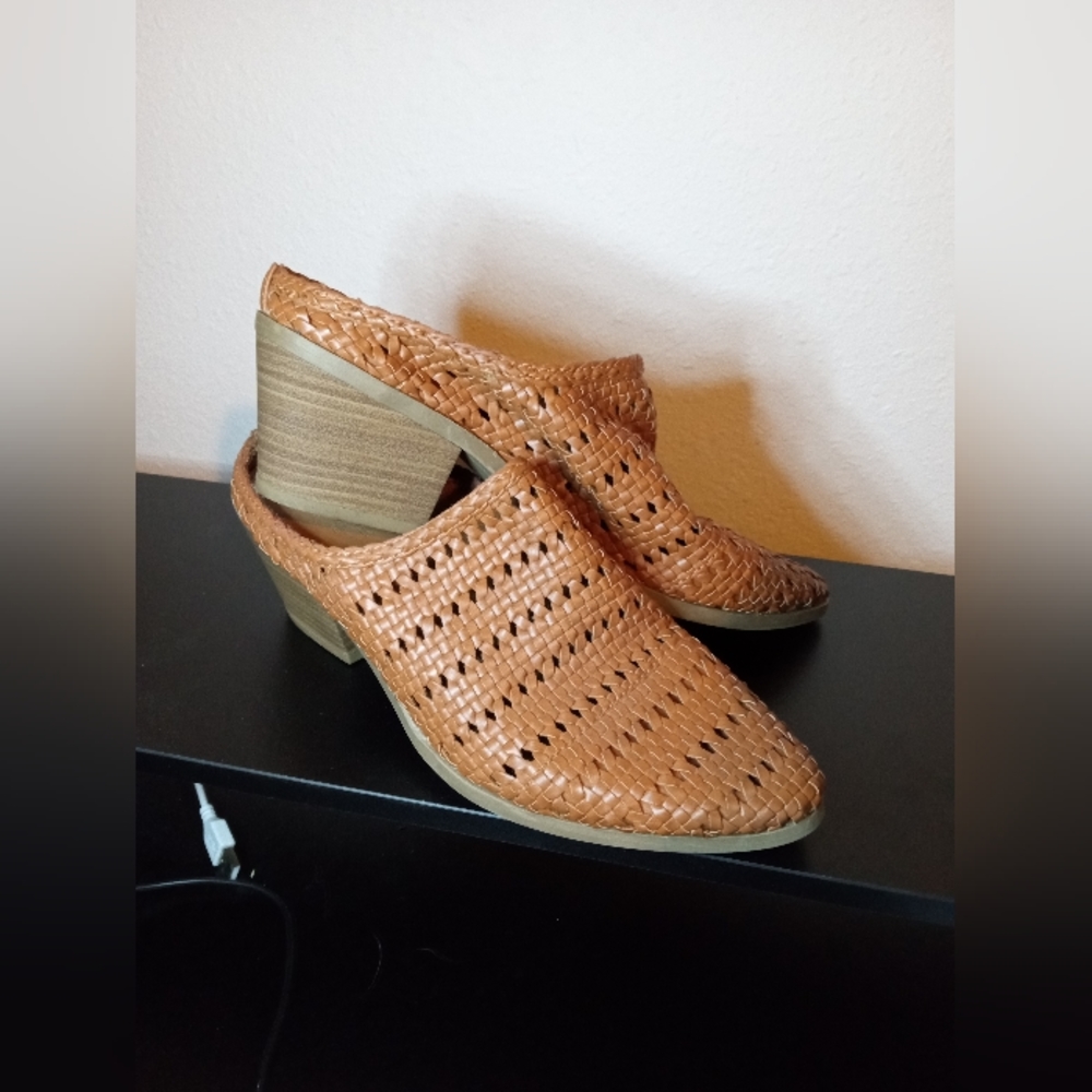 Universal thread brownsandals